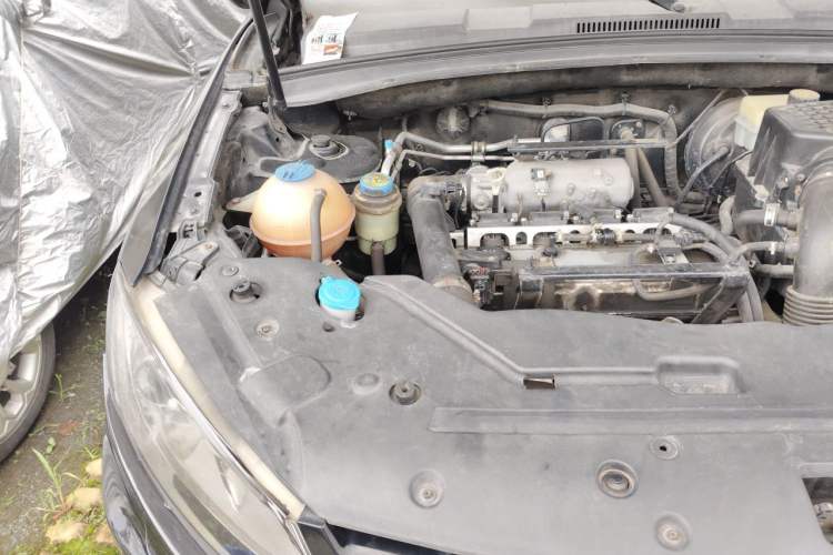Used Zotye T600 2014 2.0T DCT Luxury Version Engine Bay Right