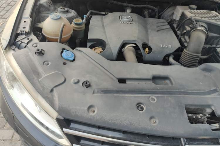 Used Zotye T600 2014 1.5T Manual Elite Edition Engine Bay Right