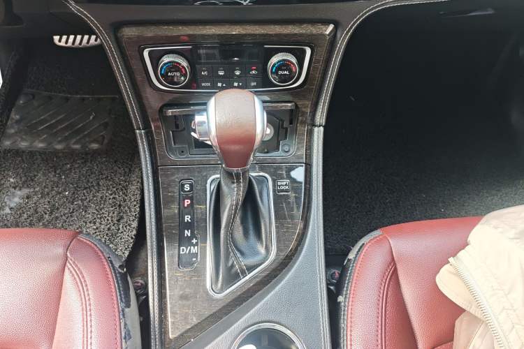 Used Zotye T600 2014 2.0T DCT Luxury Version Gear Lever