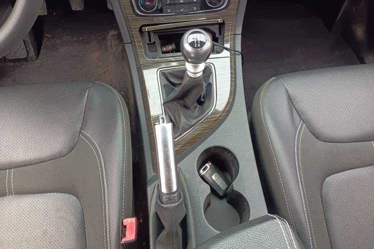 Used Zotye T600 2014 1.5T Manual Luxury Model Gear Lever