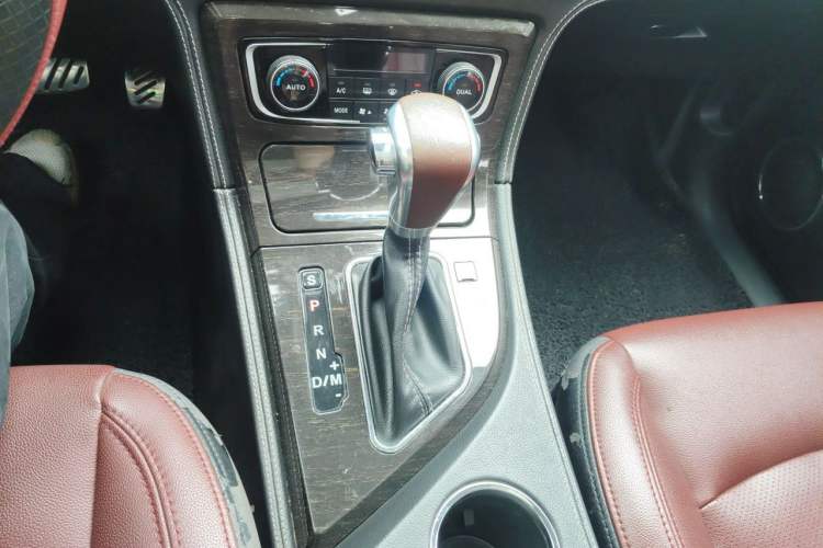 Used Zotye T600 2014 2.0T DCT Luxury Version Gear Lever