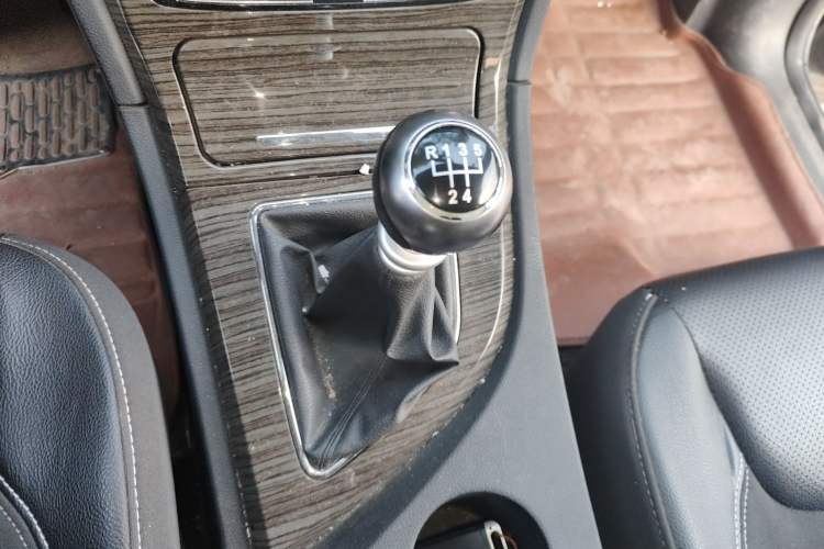 Used Zotye T600 2014 1.5T Manual Elite Edition Gear Lever