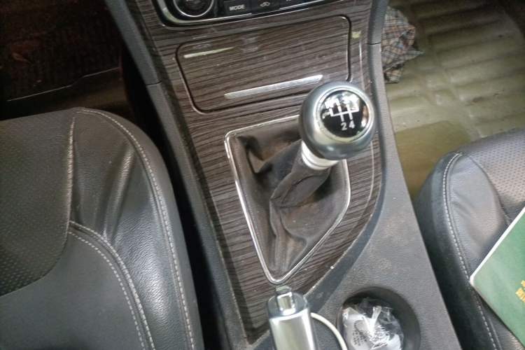 Used Zotye T600 2014 1.5T Manual Luxury Model Gear Lever