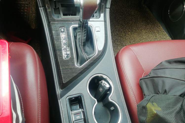 Used Zotye T600 2014 2.0T DCT Luxury Version Gear Lever