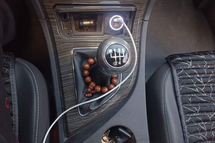 Used Zotye T600 2014 1.5T Manual Luxury Model Gear Lever