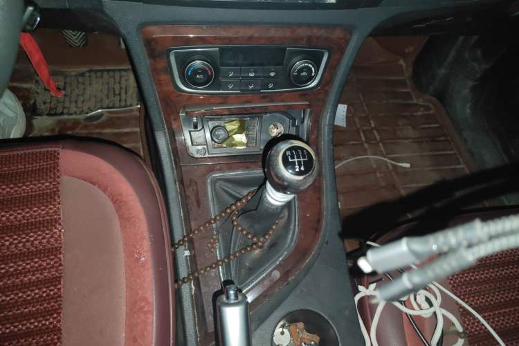 Used Zotye T600 2014 1.5T Manual Elite Edition Gear Lever
