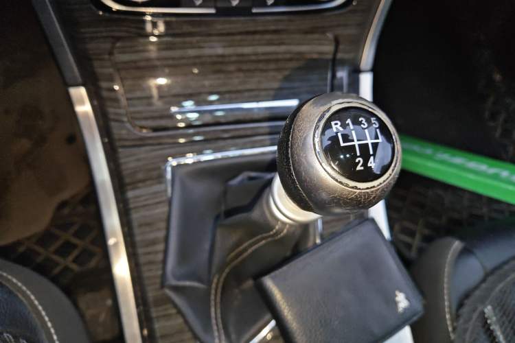 Used Zotye T600 2014 1.5T Manual Luxury Model Gear Lever