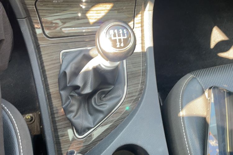 Used Zotye T600 2014 1.5T Manual Luxury Model Gear Lever