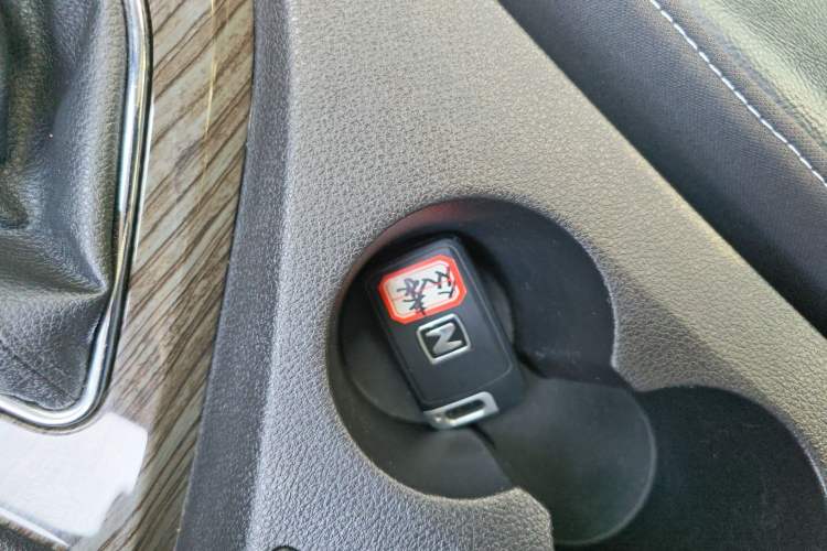 Used Zotye T600 2014 1.5T Manual Luxury Model Interior 1