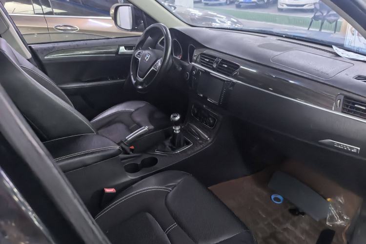 Used Zotye T600 2014 1.5T Manual Luxury Model Interior 4