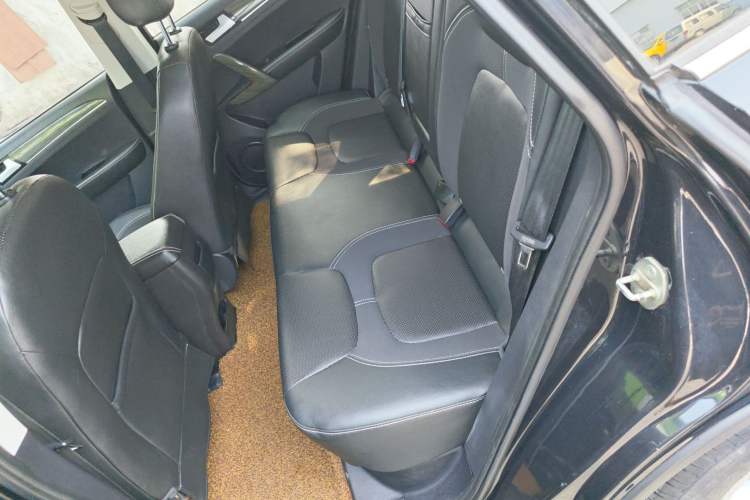 Used Zotye T600 2014 1.5T Manual Luxury Model Interior 4