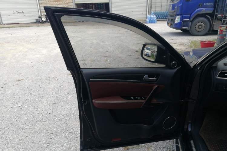 Used Zotye T600 2014 2.0T DCT Luxury Version Left Front Door Interior