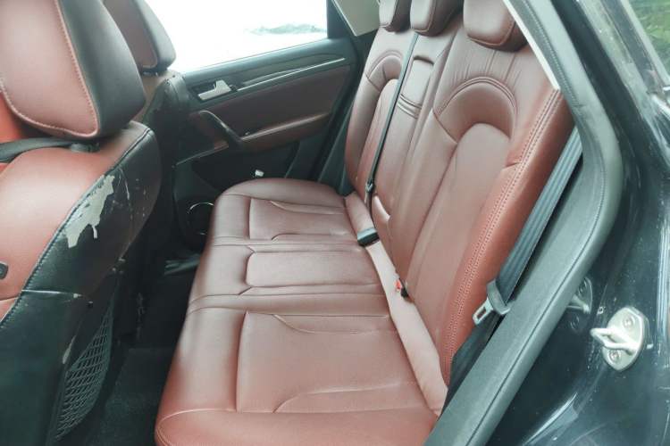 Used Zotye T600 2014 2.0T DCT Luxury Version Left Rear Seat