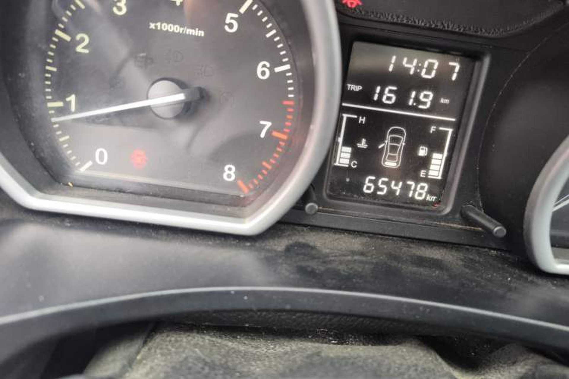 Used Zotye T600 2014 1.5T Manual Luxury Model Odometer Close Up