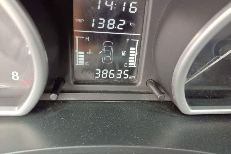 Used Zotye T600 2014 1.5T Manual Luxury Model Odometer Close Up