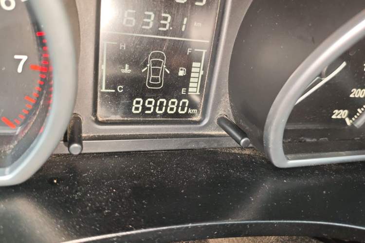 Used Zotye T600 2014 1.5T Manual Elite Edition Odometer Close Up