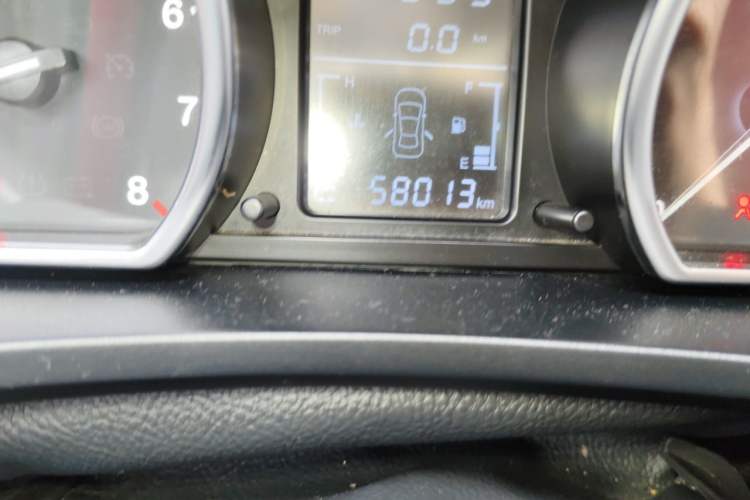 Used Zotye T600 2014 2.0T DCT Luxury Version Odometer Close Up
