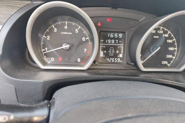 Used Zotye T600 2014 1.5T Manual Elite Edition Odometer Close Up