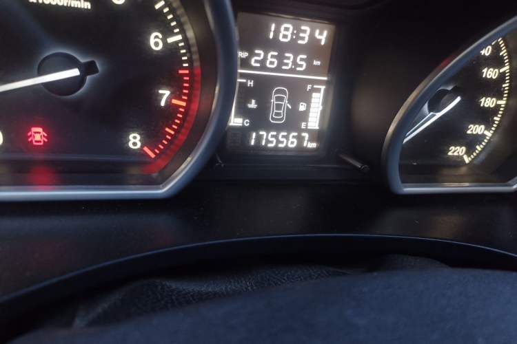 Used Zotye T600 2014 1.5T Manual Luxury Model Odometer Close Up