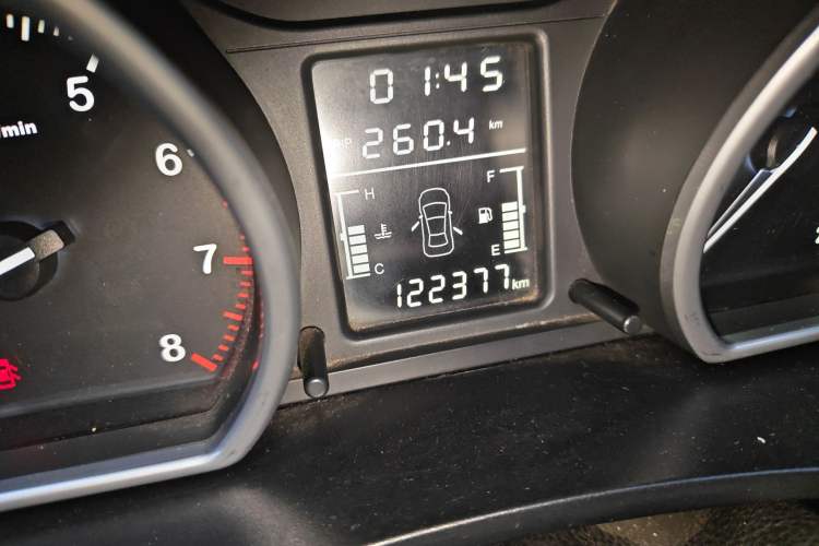 Used Zotye T600 2014 1.5T Manual Luxury Model Odometer Close Up