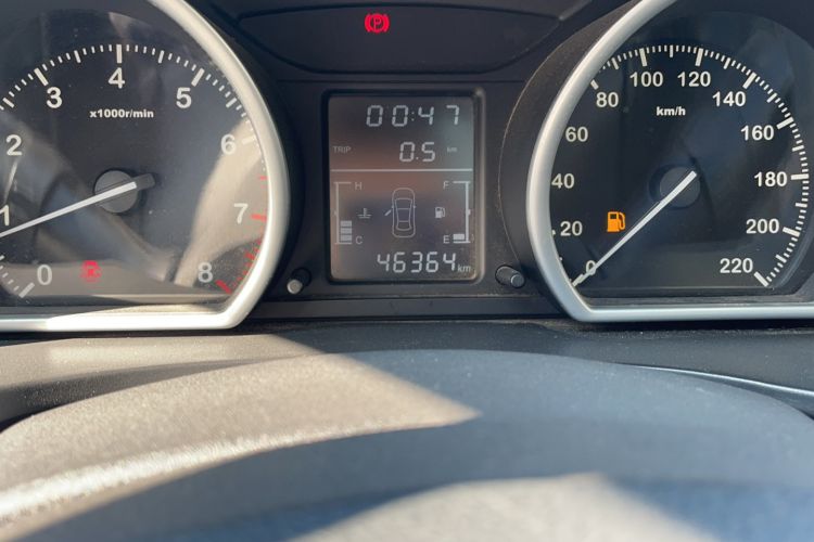 Used Zotye T600 2014 1.5T Manual Luxury Model Odometer Close Up