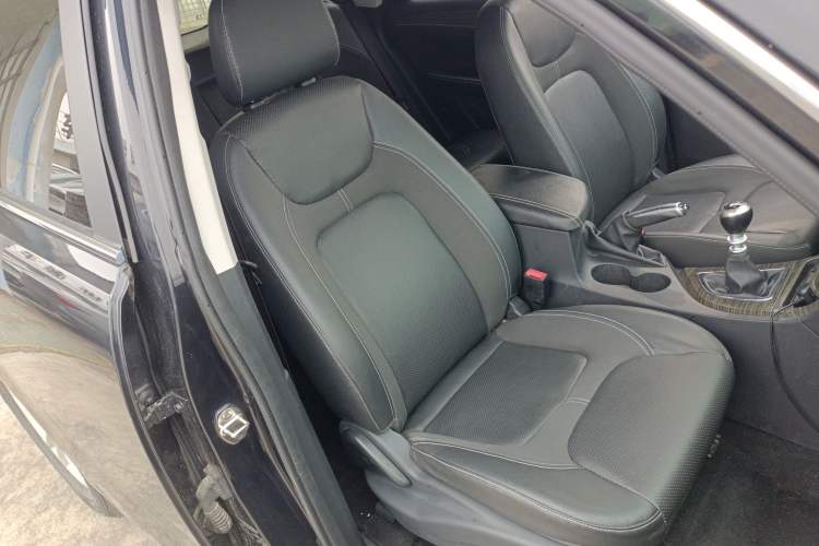 Used Zotye T600 2014 1.5T Manual Luxury Model Right Front Seat