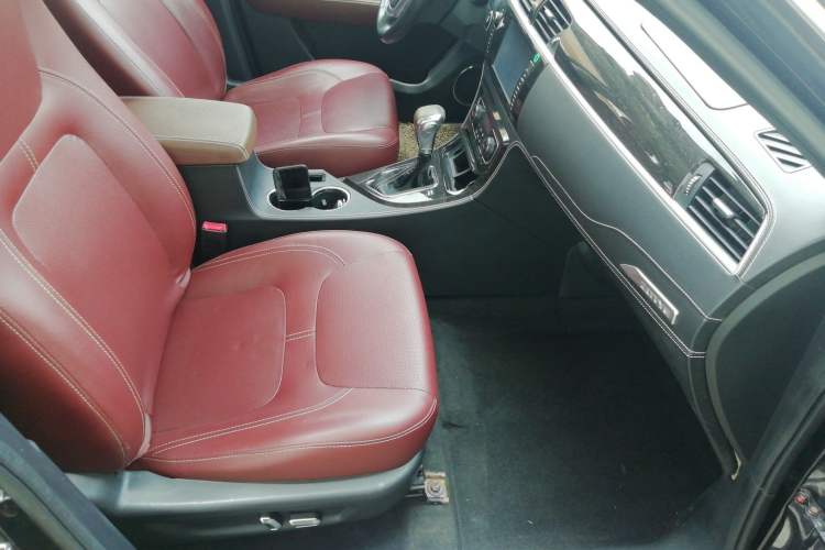 Used Zotye T600 2014 2.0T DCT Luxury Version Right Front Seat