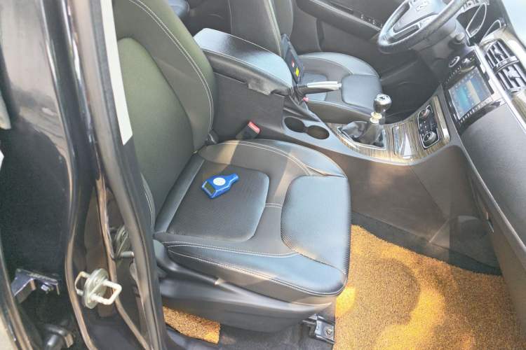 Used Zotye T600 2014 1.5T Manual Luxury Model Right Front Seat