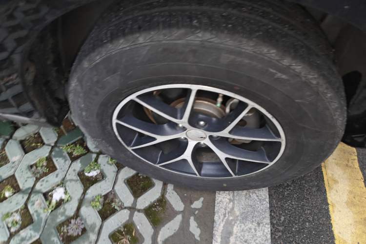 Used Zotye T600 2014 1.5T Manual Luxury Model Right Front Wheel Hub