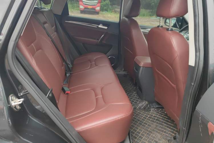 Used Zotye T600 2014 2.0T DCT Luxury Version Right Rear Seat