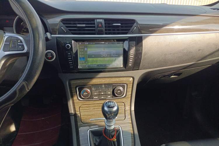 Used Zotye T600 2014 1.5T Manual Luxury Model Audio And AC Panel