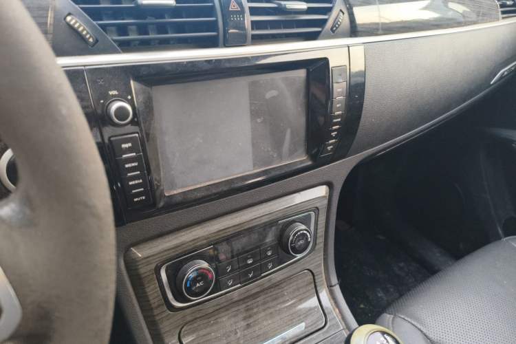 Used Zotye T600 2014 1.5T Manual Luxury Model Audio And AC Panel