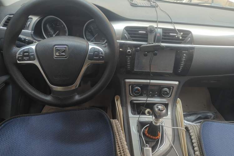 Used Zotye T600 2014 1.5T Manual Luxury Model Center Console
