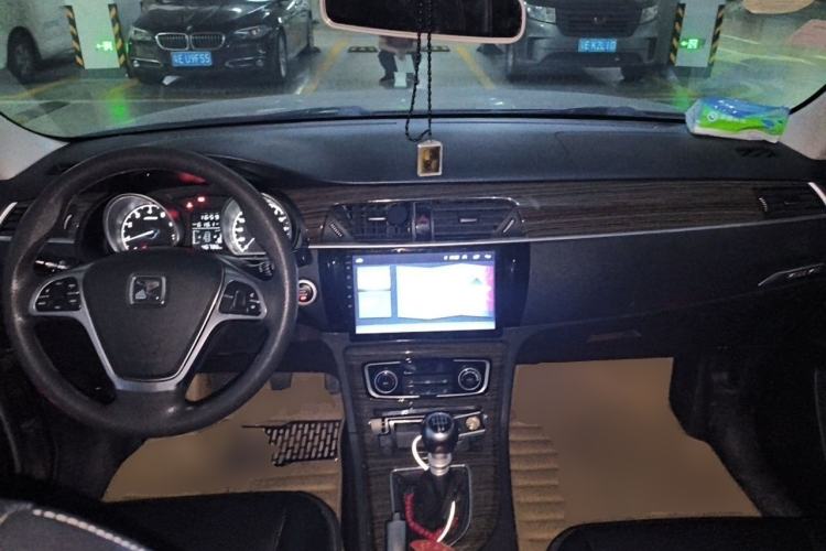 Used Zotye T600 2014 1.5T Manual Luxury Model Center Console
