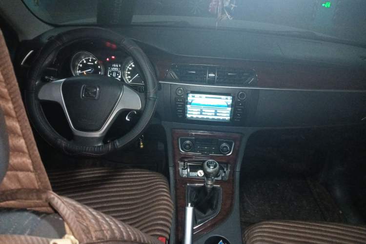 Used Zotye T600 2014 1.5T Manual Elite Edition Center Console