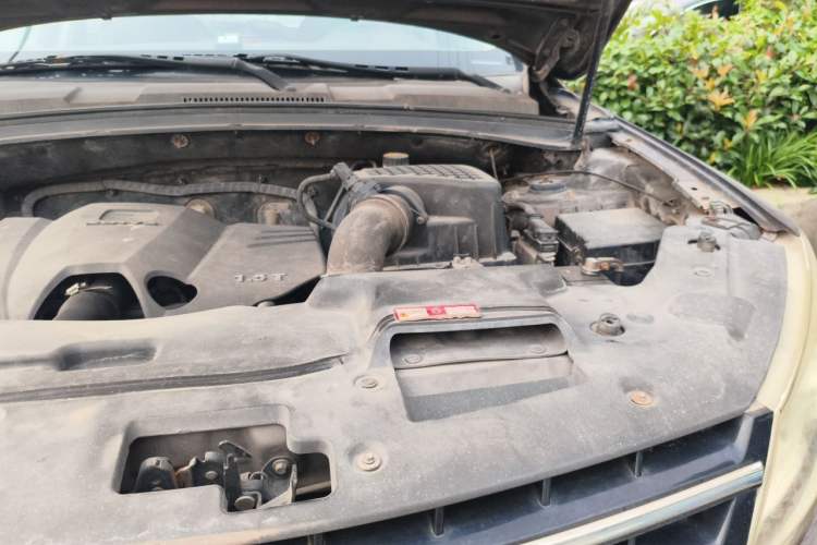 Used Zotye T600 2014 1.5T Manual Luxury Model Engine Bay Left