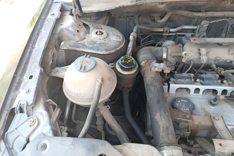Used Zotye T600 2014 2.0T DCT Luxury Version Engine Bay Right