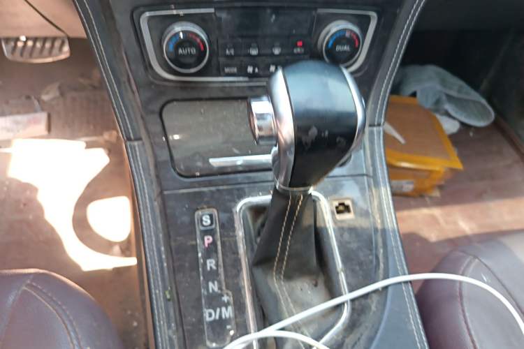 Used Zotye T600 2014 2.0T DCT Luxury Version Gear Lever