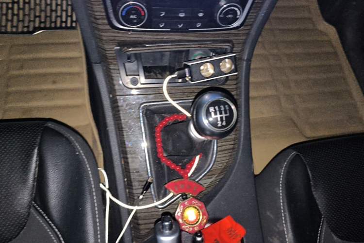 Used Zotye T600 2014 1.5T Manual Luxury Model Gear Lever