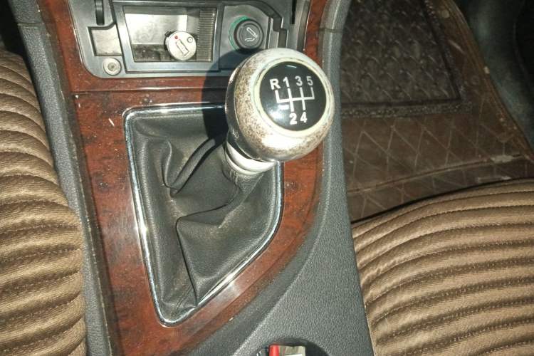 Used Zotye T600 2014 1.5T Manual Elite Edition Gear Lever
