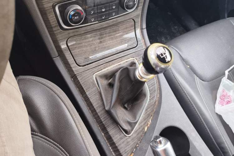 Used Zotye T600 2014 1.5T Manual Luxury Model Gear Lever