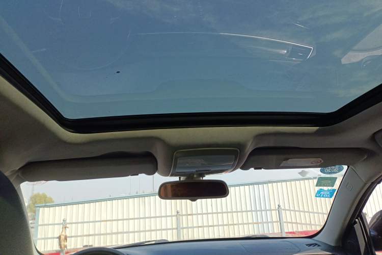 Used Zotye T600 2014 1.5T Manual Luxury Model Headliner