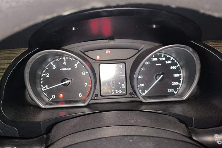 Used Zotye T600 2014 1.5T Manual Luxury Model Instrument Cluster