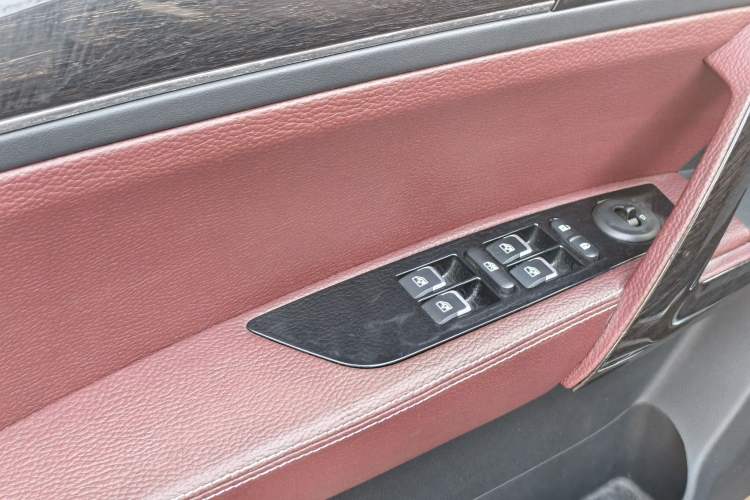 Used Zotye T600 2014 2.0T DCT Luxury Version Interior 10