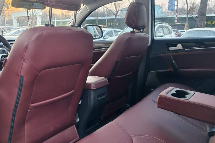 Used Zotye T600 2014 2.0T DCT Luxury Version Interior 12