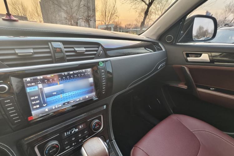 Used Zotye T600 2014 2.0T DCT Luxury Version Interior 6