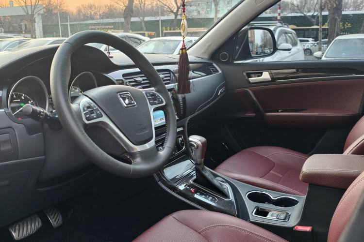 Used Zotye T600 2014 2.0T DCT Luxury Version Interior 9