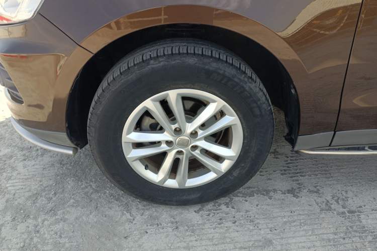 Used Zotye T600 2014 1.5T Manual Luxury Model Left Front Wheel Hub