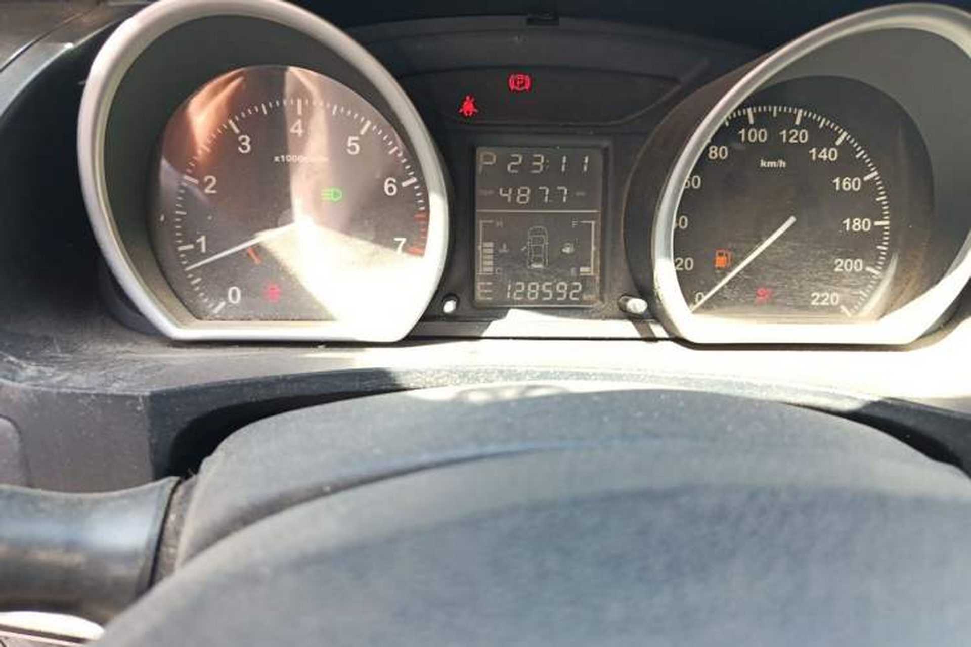 Used Zotye T600 2014 2.0T DCT Luxury Version Odometer Close Up