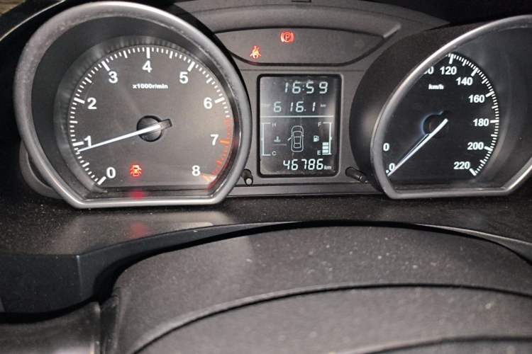 Used Zotye T600 2014 1.5T Manual Luxury Model Odometer Close Up